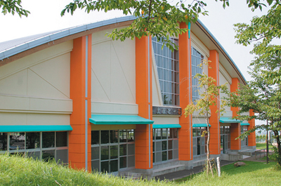 上床どーむ外観